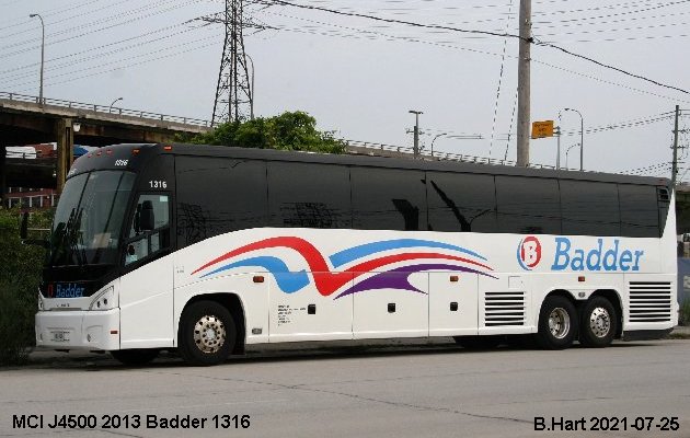 BUS/AUTOBUS: MCI J4500 2013 Badder