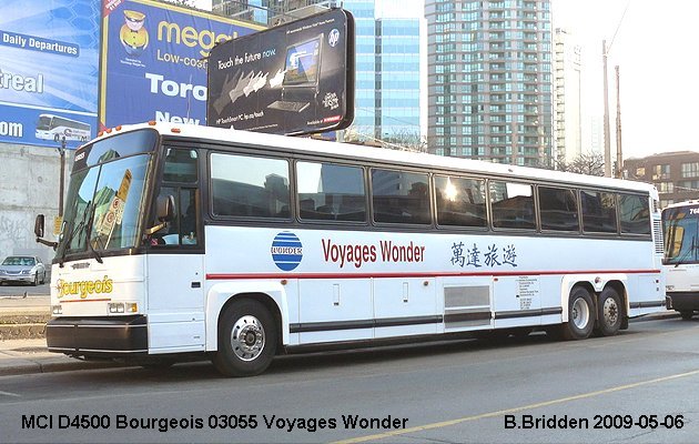 BUS/AUTOBUS: MCI D4500 2005 Bourgeois