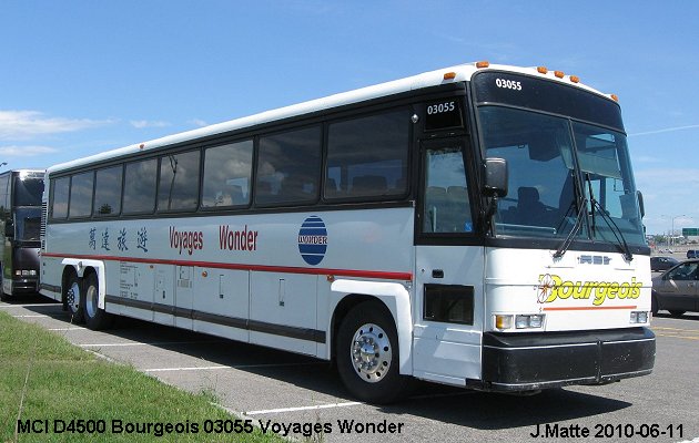 BUS/AUTOBUS: MCI D4500 2002 Bourgeois