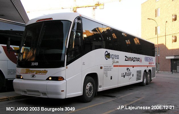 BUS/AUTOBUS: MCI J4500 2003 Bourgeois
