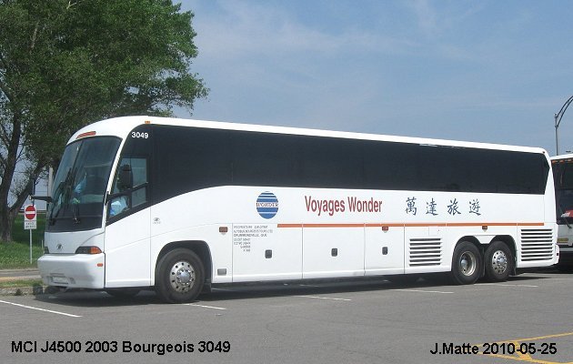BUS/AUTOBUS: MCI J4500 2003 Bourgeois
