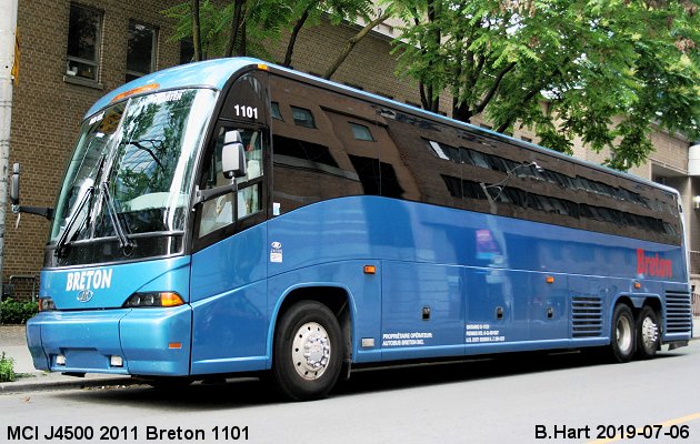BUS/AUTOBUS: MCI J4500 2011 Breton