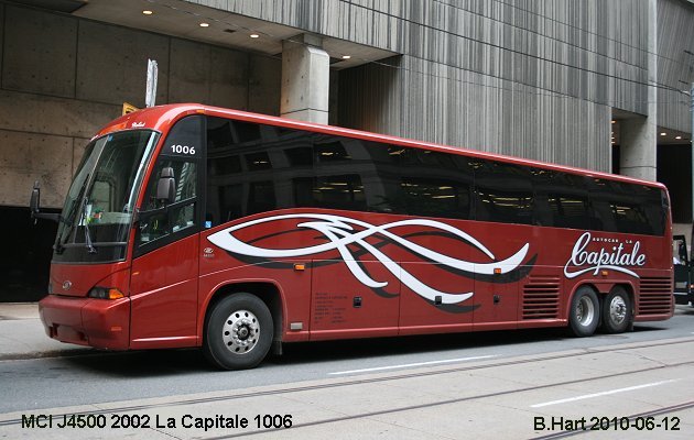 BUS/AUTOBUS: MCI J4500 2002 La Capitale