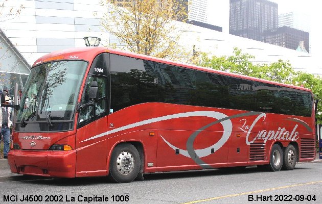 BUS/AUTOBUS: MCI J4500 2002 La Capitale