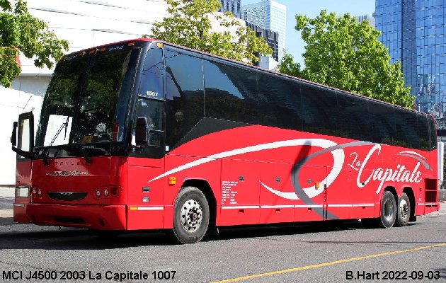 BUS/AUTOBUS: MCI J4500 2003 La Capitale