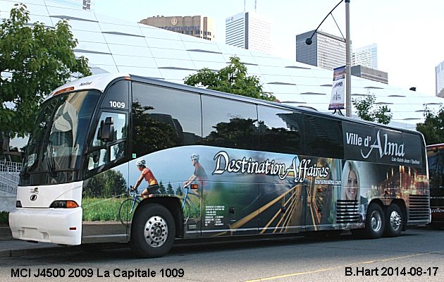 BUS/AUTOBUS: MCI J4500 2009 La Capitale