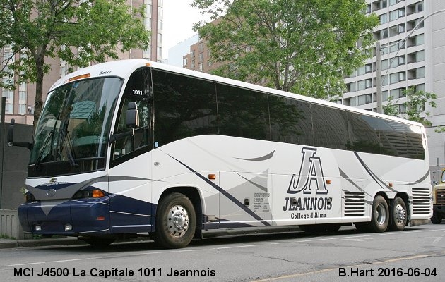 BUS/AUTOBUS: MCI J4500 2010 Capitale