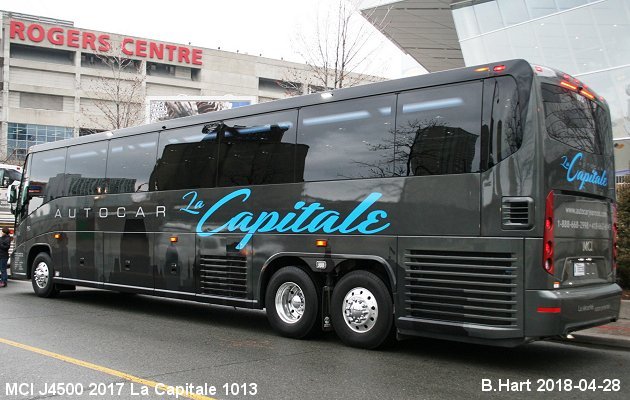 BUS/AUTOBUS: MCI J4500 2017 Capitale