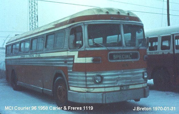 BUS/AUTOBUS: MCI Courier 1958 Carier