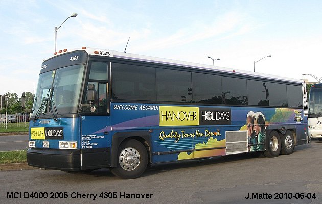 BUS/AUTOBUS: MCI D4000 2005 Cherry