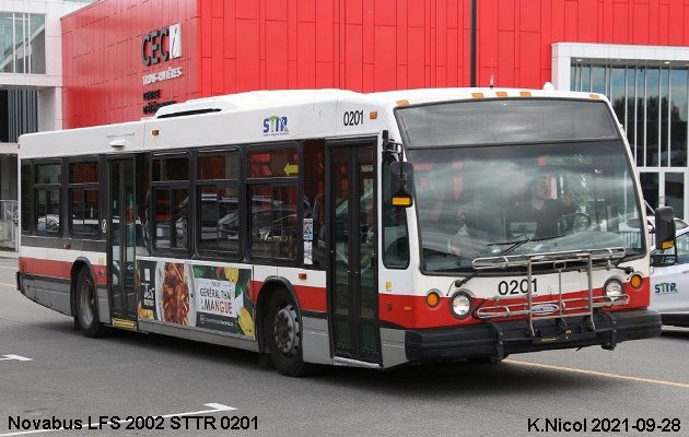 BUS/AUTOBUS: Novabus LFS 2002 STTR