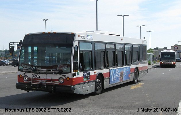 BUS/AUTOBUS: Novabus LFS 2002 STTR