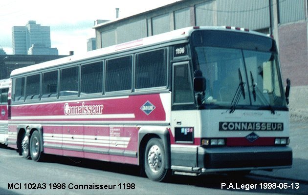 BUS/AUTOBUS: MCI 102A3 1998 Connaisseur