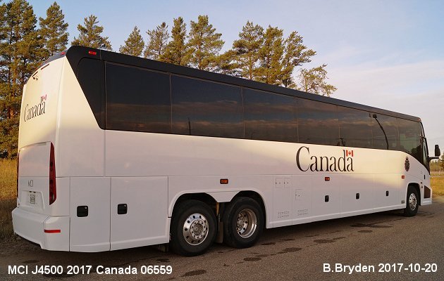 BUS/AUTOBUS: MCI J4500 2017 DND Canada