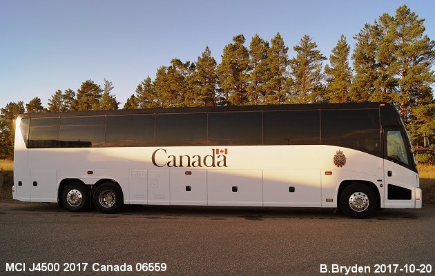 BUS/AUTOBUS: MCI J4500 2017 DND Canada