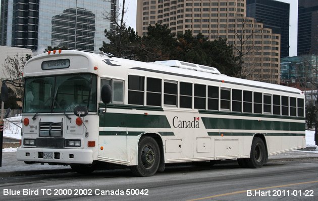 BUS/AUTOBUS: Blue Bird TC2000 2002 DND Canada