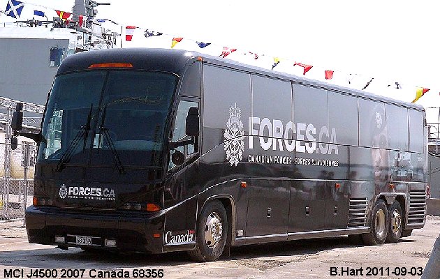 BUS/AUTOBUS: MCI J4500 2007 DND Canada