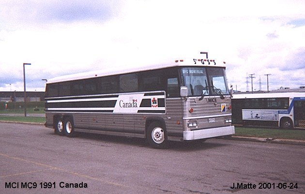 BUS/AUTOBUS: MCI MC 9 1991 DND Canada