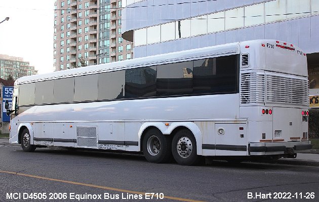 BUS/AUTOBUS: MCI D4505 2006 Equinox