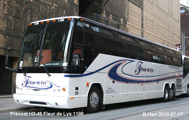 BUS/AUTOBUS: Prevost H3-45 2002 Fleurs de Lys