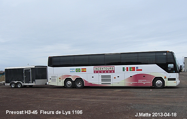 BUS/AUTOBUS: Prevost H3-45 2002 Fleurs de lys