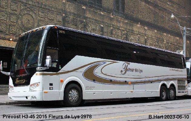 BUS/AUTOBUS: Prevost H3-45 2015 Fleurs de Lys