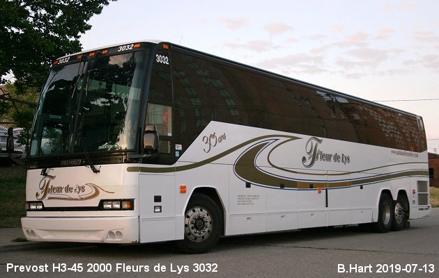 BUS/AUTOBUS: Prevost H3-45 2000 Fleurs de Lys