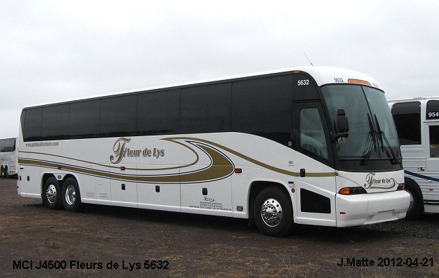 BUS/AUTOBUS: MCI J4500 2006 Fleur de Lys