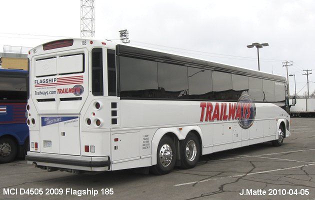 BUS/AUTOBUS: MCI D4505 2009 Flagship