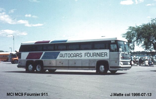 BUS/AUTOBUS: MCI MC 9 1981 Fournier
