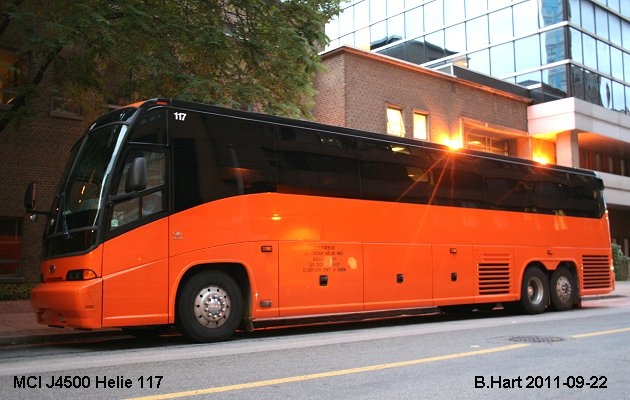 BUS/AUTOBUS: MCI J4500 2008 Helie