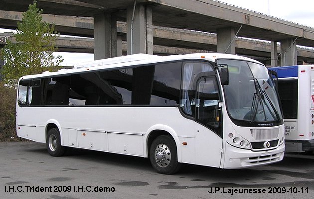BUS/AUTOBUS: International Trident 35 2009 International