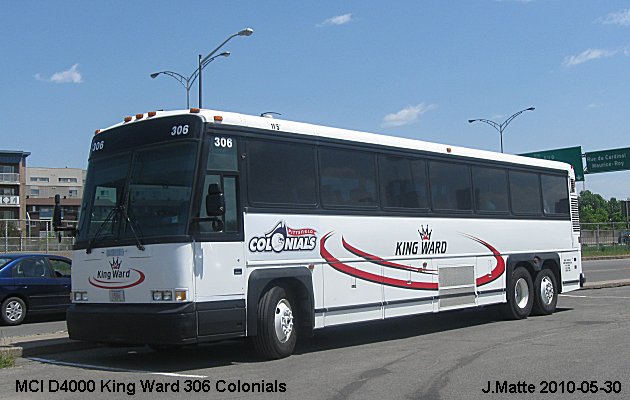 BUS/AUTOBUS: MCI D4000 2000 King Ward