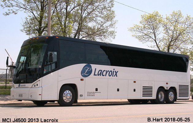 BUS/AUTOBUS: MCI J4500 2013 Lacroix