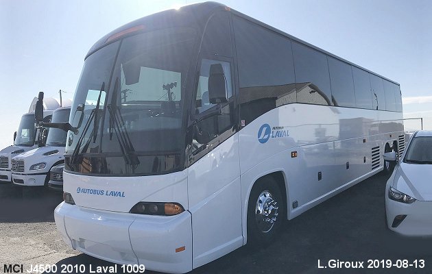 BUS/AUTOBUS: MCI J4500 2010 Laval