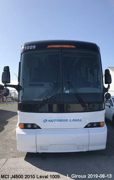 BUS/AUTOBUS: MCI J4500 2010 Laval