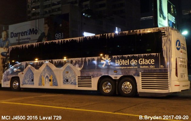 BUS/AUTOBUS: MCI J4500 2015 Laval