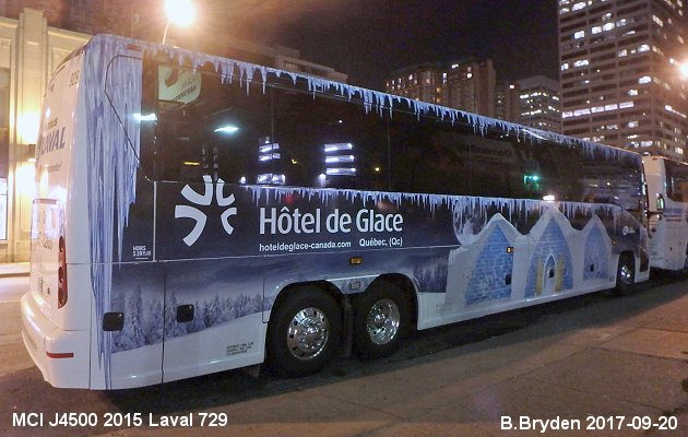 BUS/AUTOBUS: MCI J4500 2015 Laval