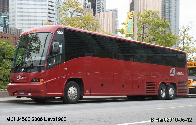 BUS/AUTOBUS: MCI J4500 2006 Laval