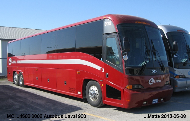 BUS/AUTOBUS: MCI J4500 2006 Autobus Laval