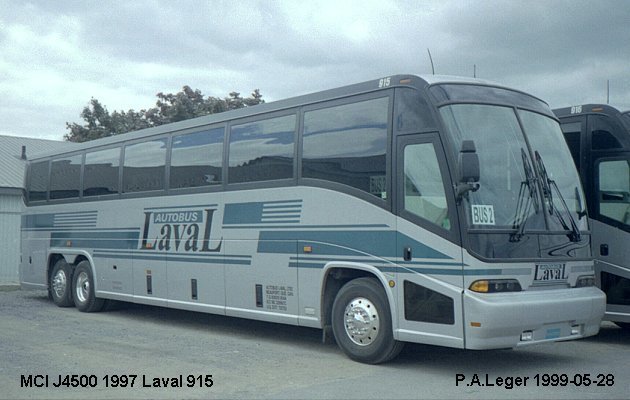 BUS/AUTOBUS: MCI J4500 1997 Autobus Laval