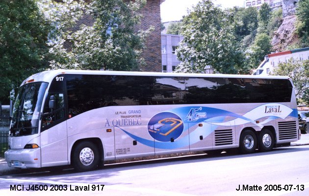 BUS/AUTOBUS: MCI J4500 2003 Laval