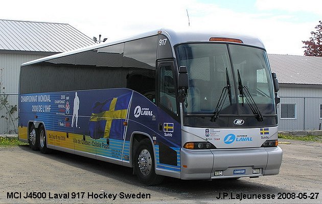 BUS/AUTOBUS: MCI J4500 2003 Laval