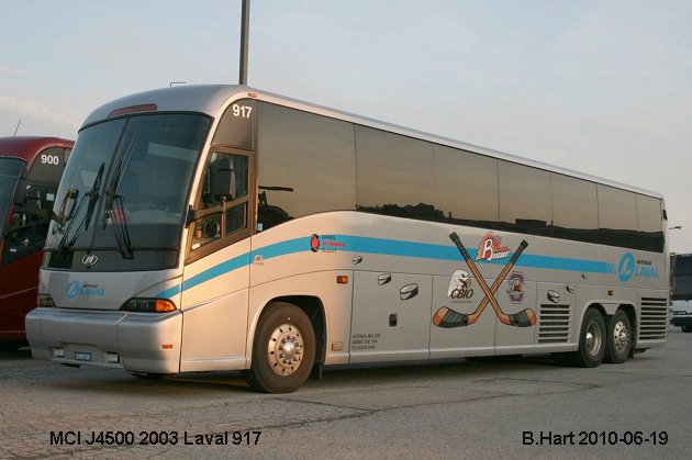 BUS/AUTOBUS: MCI J4500 2003 Autobus Laval