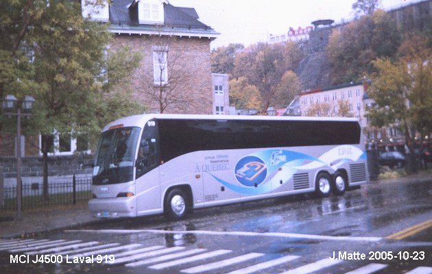 BUS/AUTOBUS: MCI J4500 2003 Laval