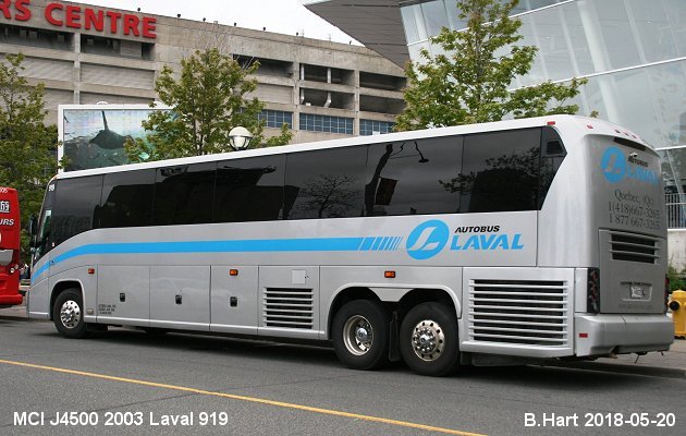 BUS/AUTOBUS: MCI J4500 2003 Autobus Laval