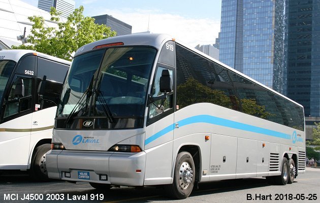 BUS/AUTOBUS: MCI J4500 2003 Autobus Laval