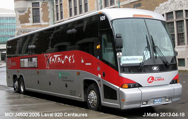 BUS/AUTOBUS: MCI J4500 2005 Laval