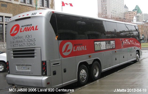 BUS/AUTOBUS: MCI J4500 2005 Laval