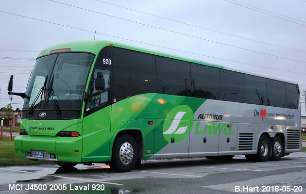 BUS/AUTOBUS: MCI J4500 2005 Laval